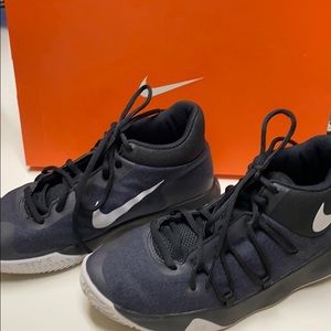 Boys Nike KD Trey 5 V size 5.5 Black